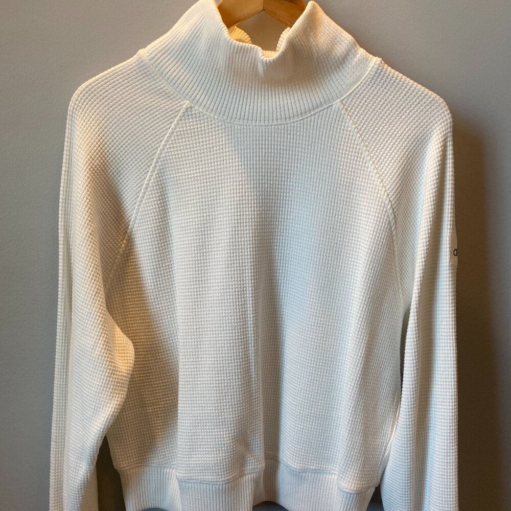 Alo Weekend Escape Mock Neck